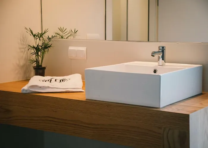 Plea House Albergue Loredo